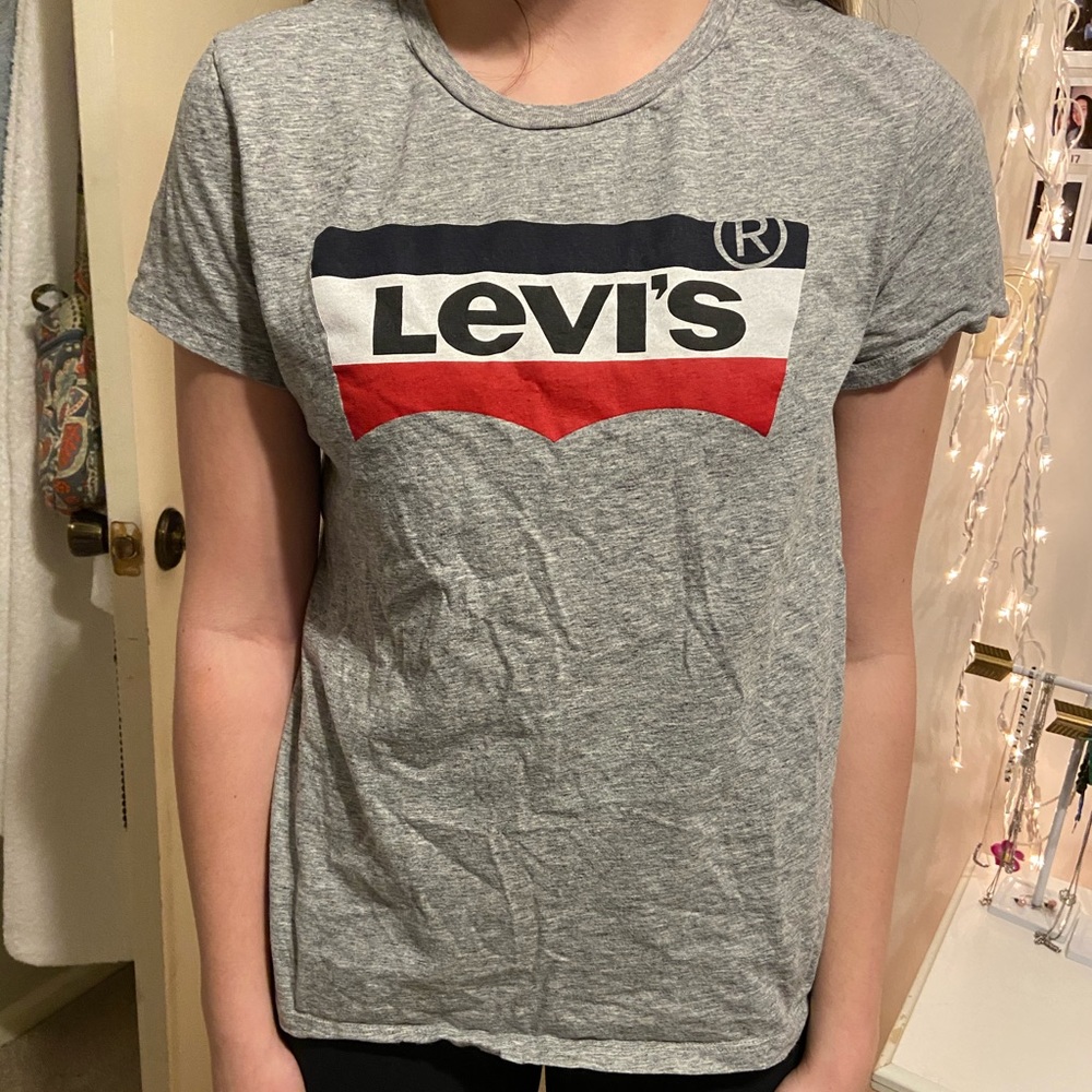Levi’s tee